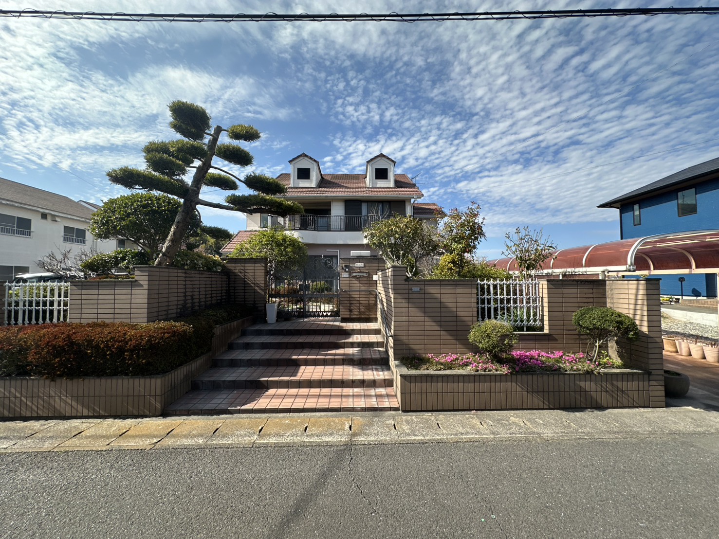 この物件、“そのまま住む”か“壊して建てる”かで迷います